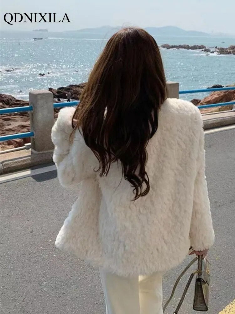 Women's jacket 2023 Winter New In Cold Outerwears Short Thickened Lamb Wool Korean Style Chic and Elegant Clothes Plush Loose Top